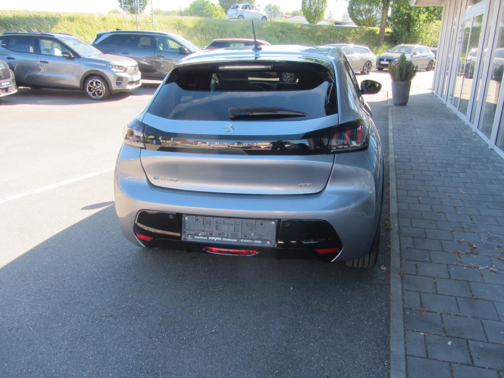 Peugeot e-208