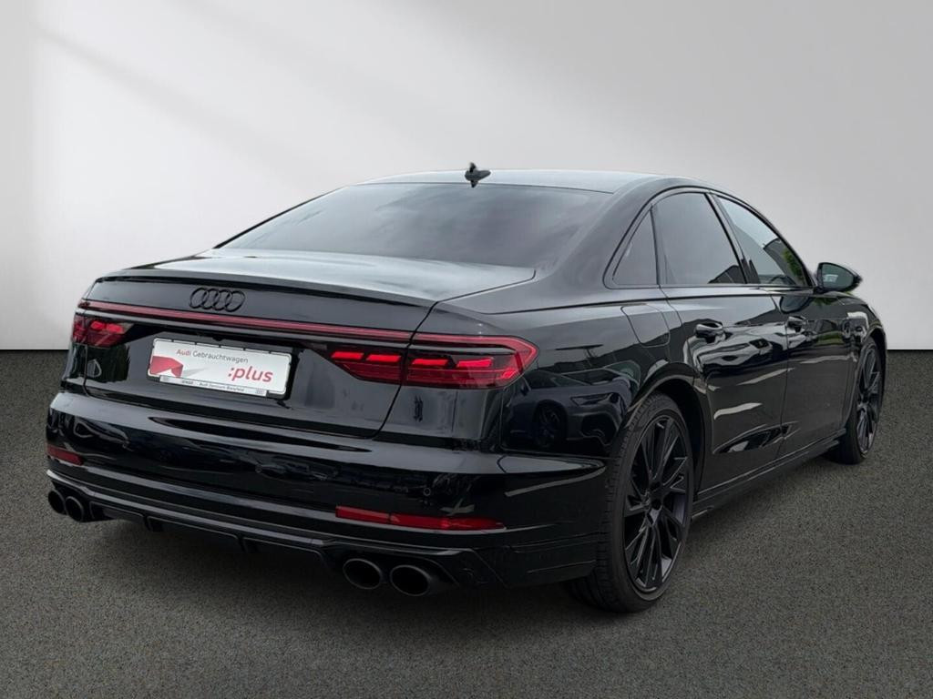 Audi S8