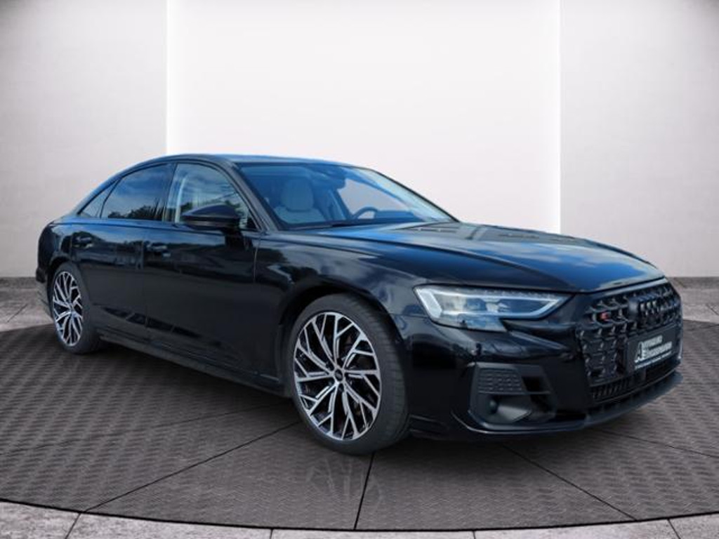 Audi S8