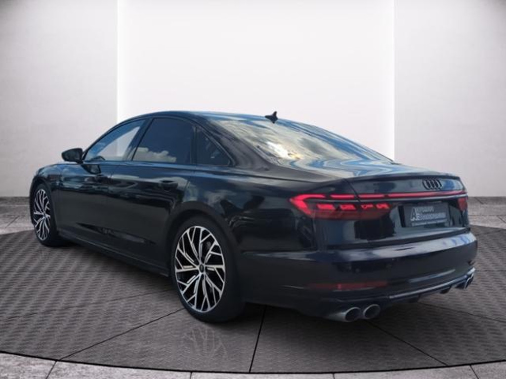 Audi S8