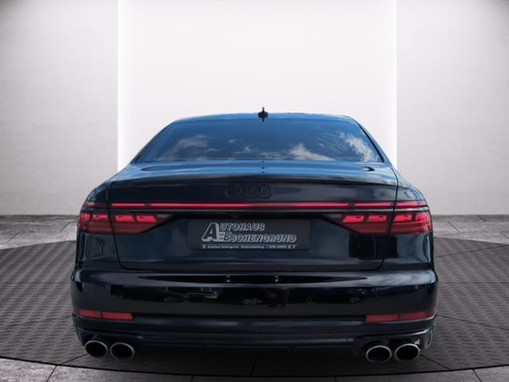 Audi S8