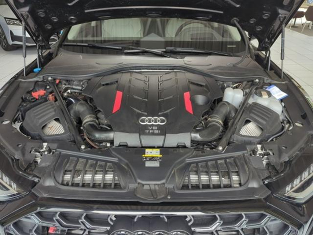 Audi S8