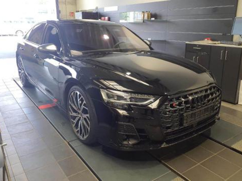 Audi S8