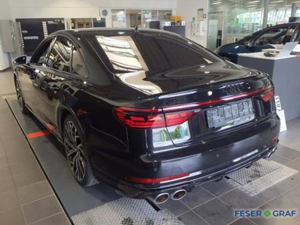 Audi S8