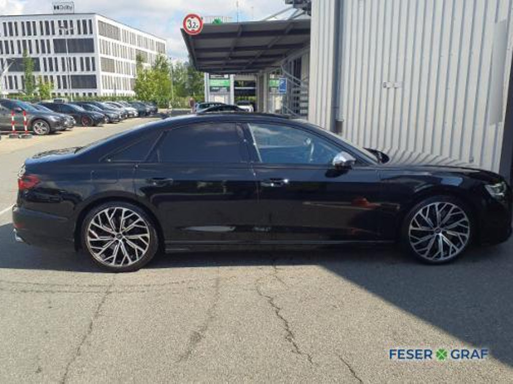 Audi S8