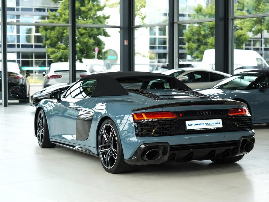 Audi R8