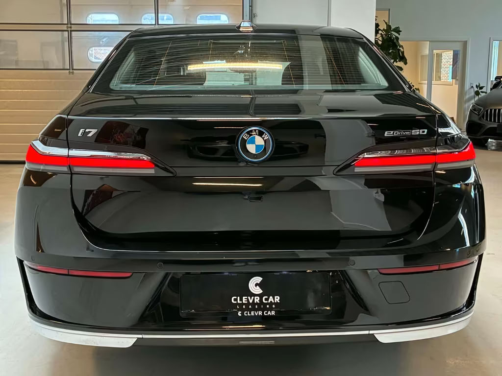 BMW i7
