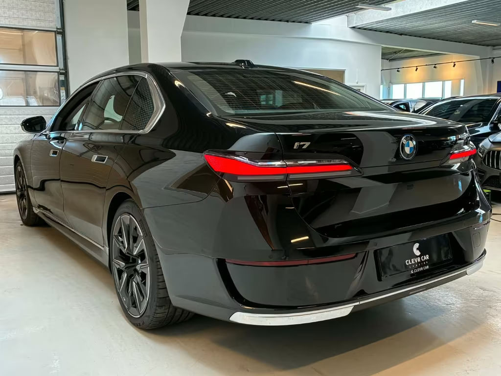BMW i7