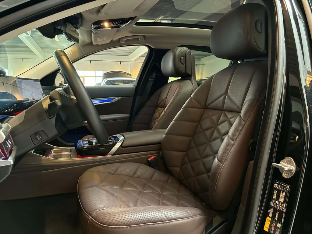 BMW i7