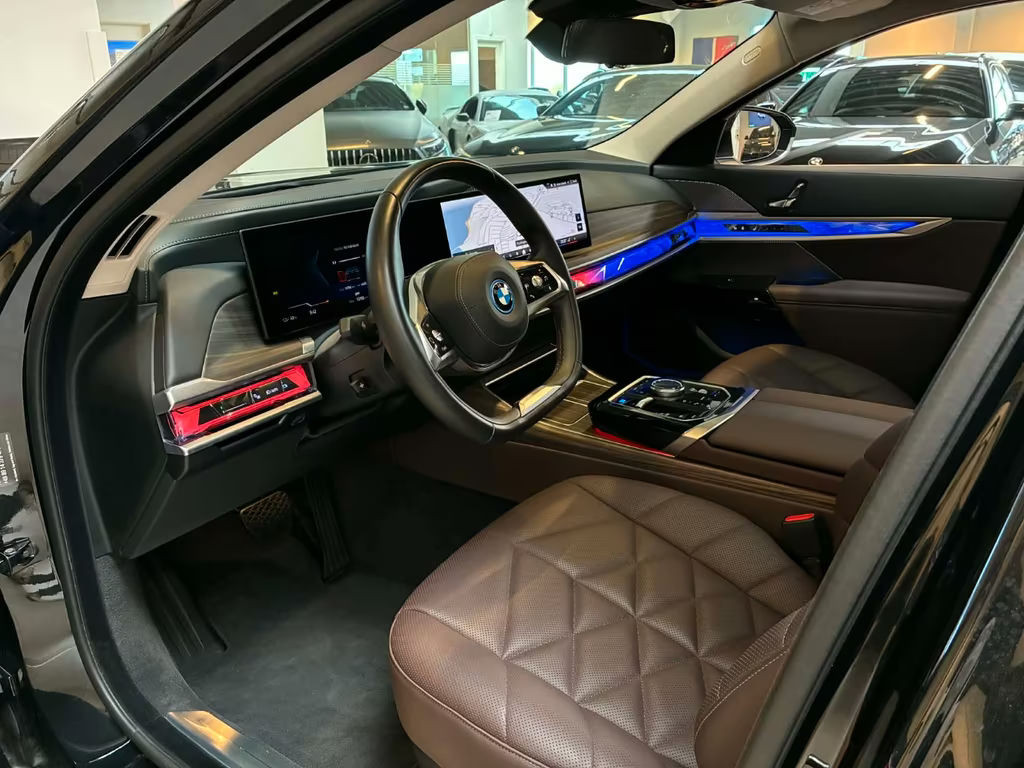 BMW i7