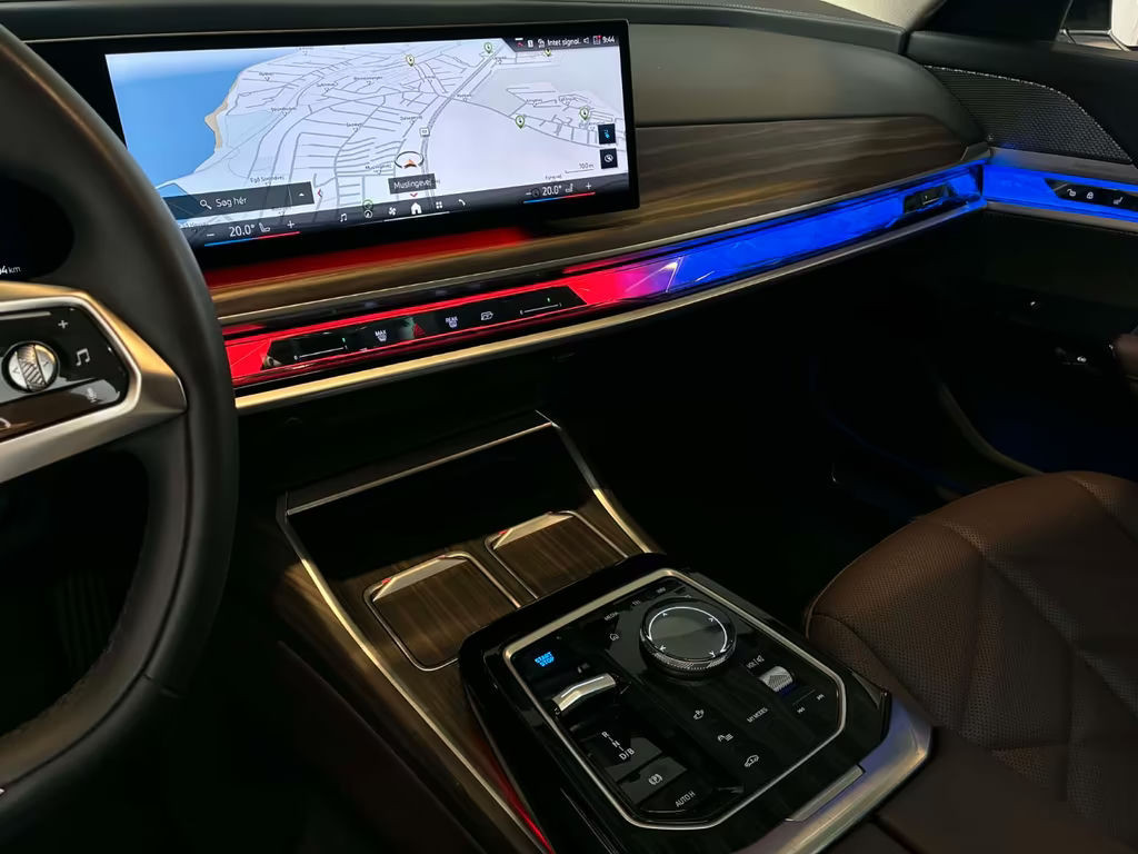 BMW i7
