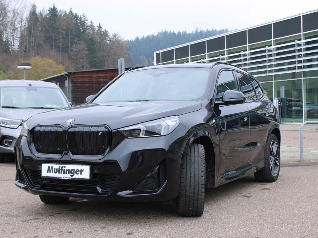BMW iX1