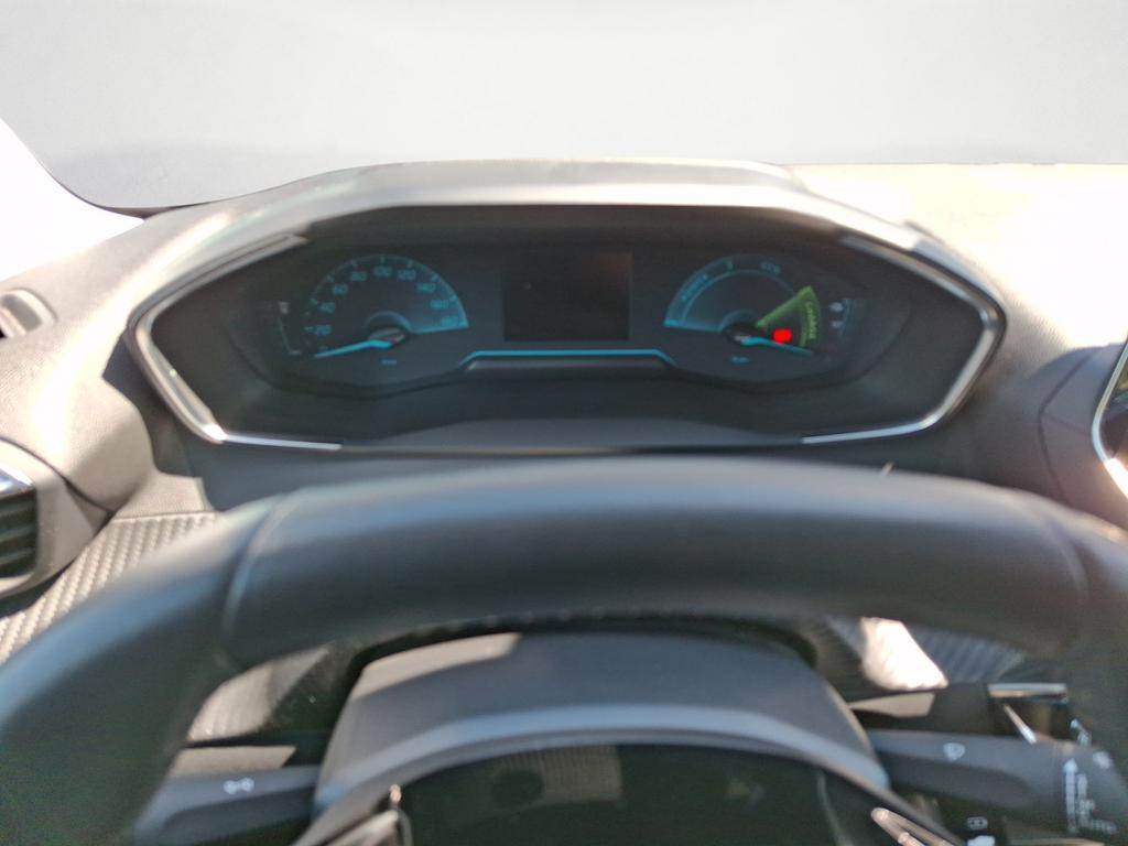 Peugeot e-2008