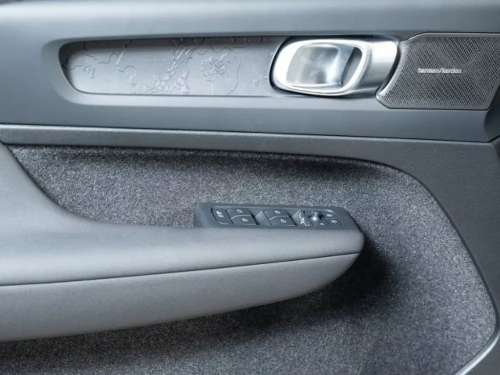 Volvo EX40