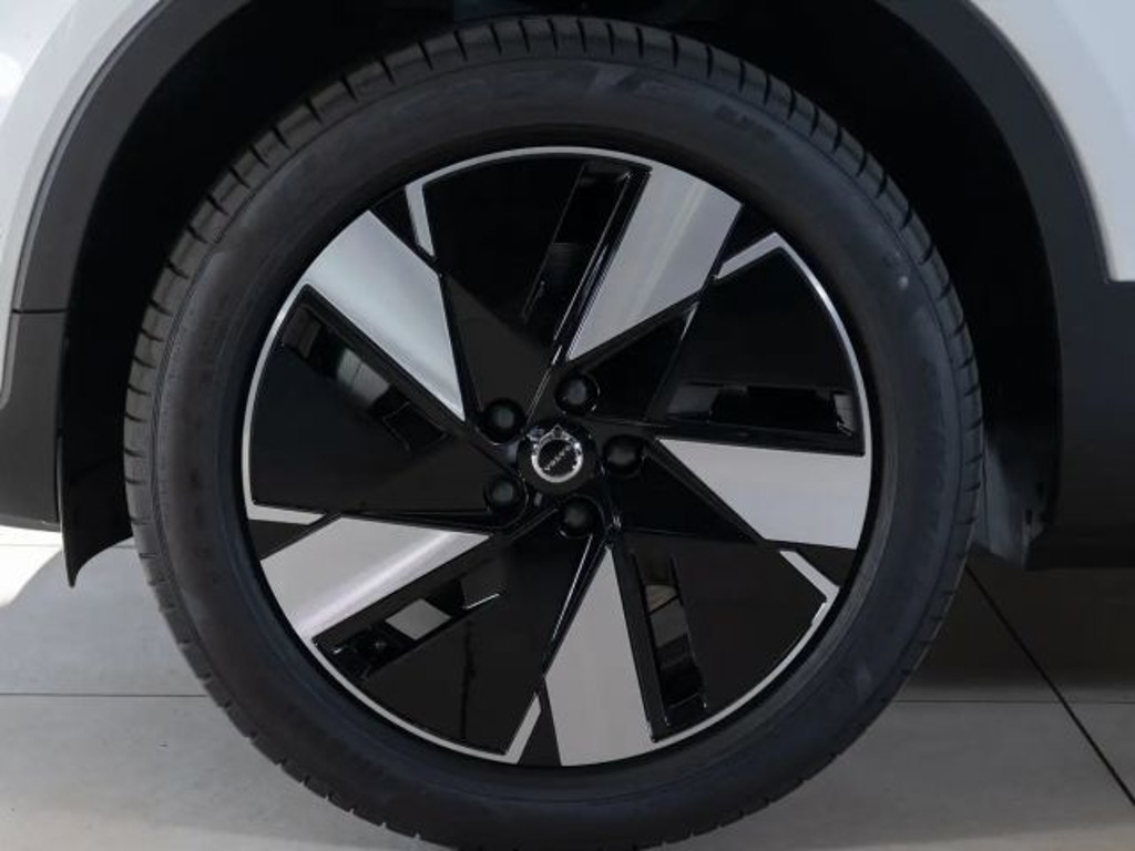 Volvo EX40