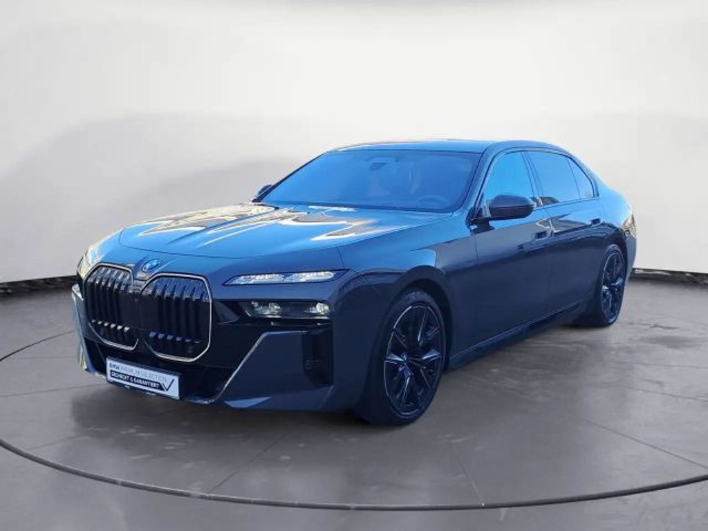 BMW i7