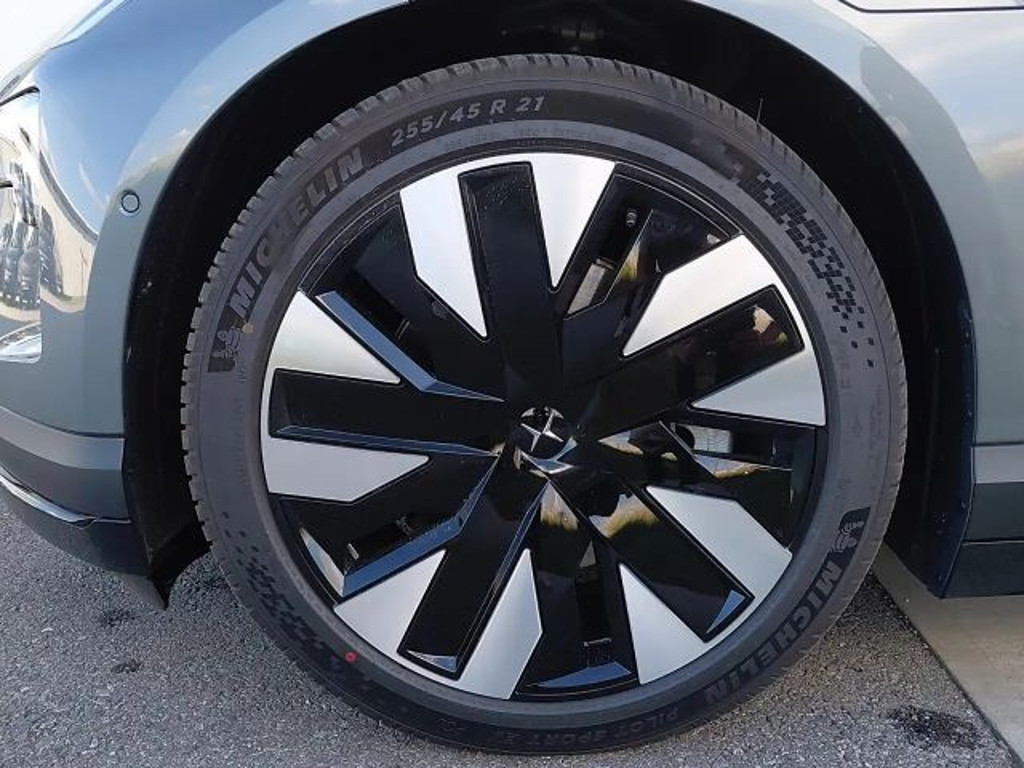 Polestar 4