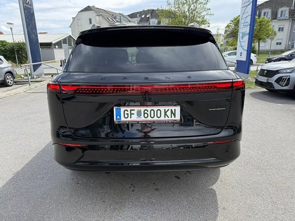 Xpeng G9