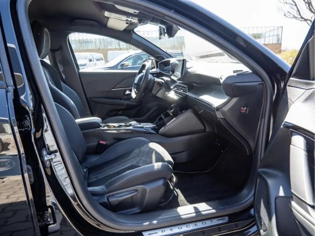 Peugeot e-208