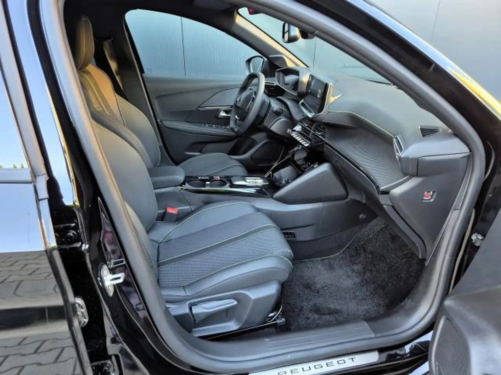 Peugeot e-208