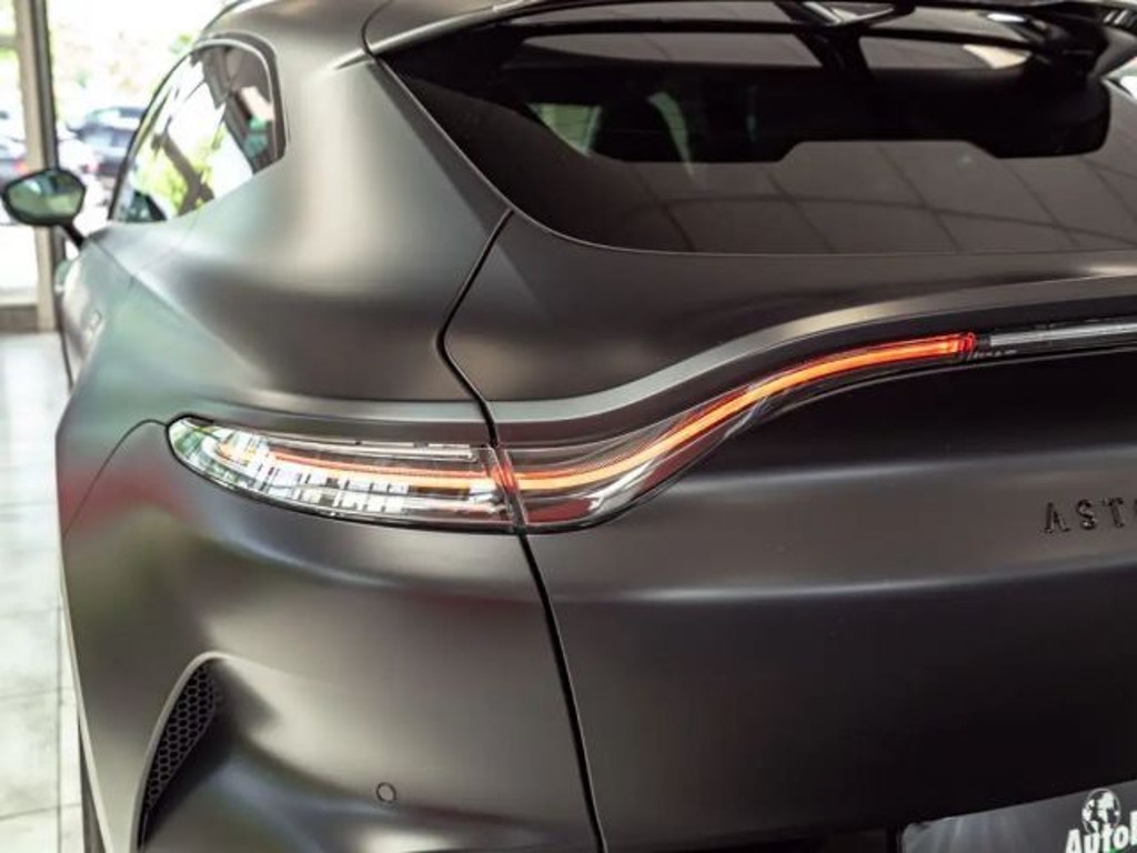 Aston Martin DBX