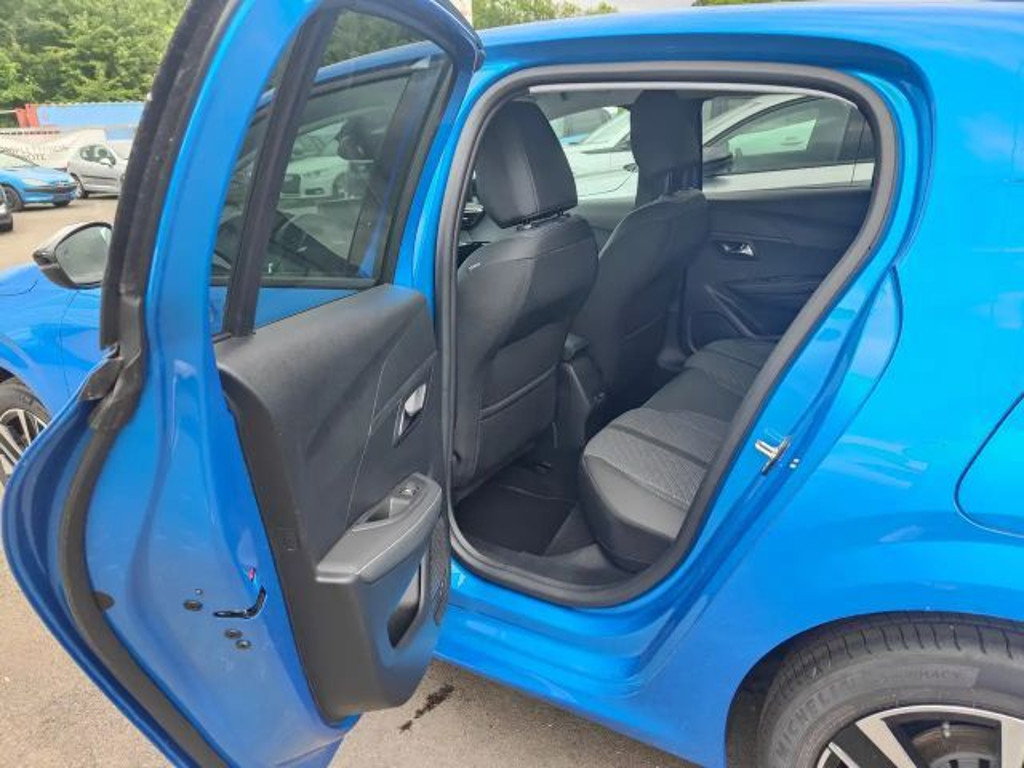 Peugeot e-208