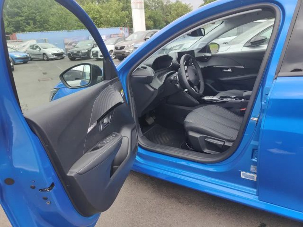 Peugeot e-208