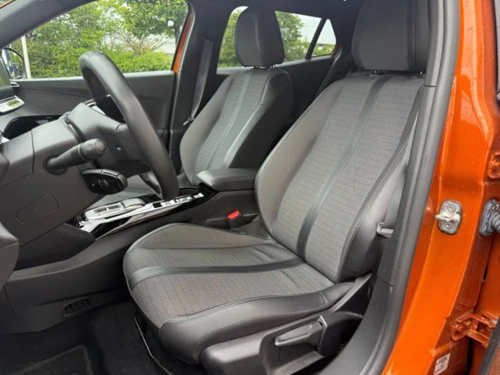 Peugeot e-2008