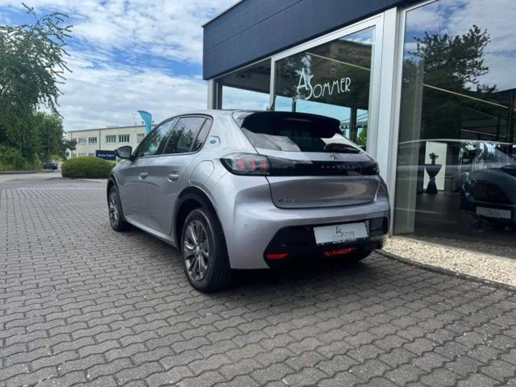 Peugeot e-208