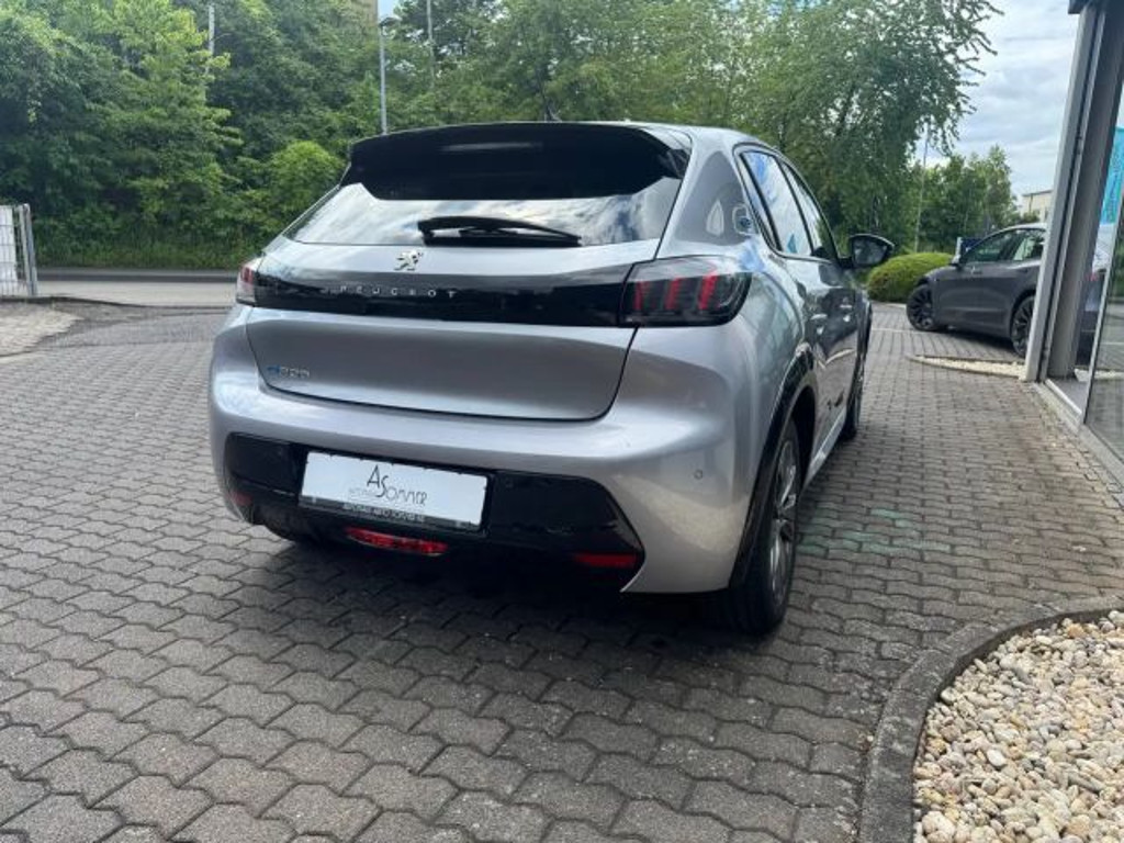 Peugeot e-208