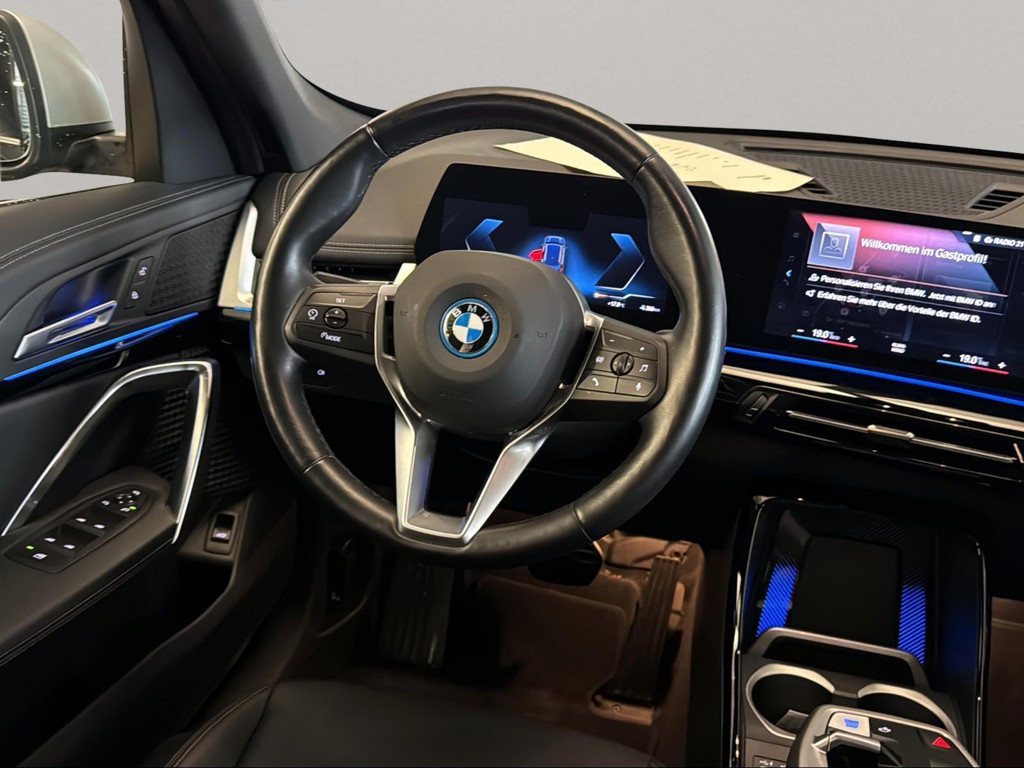 BMW iX1