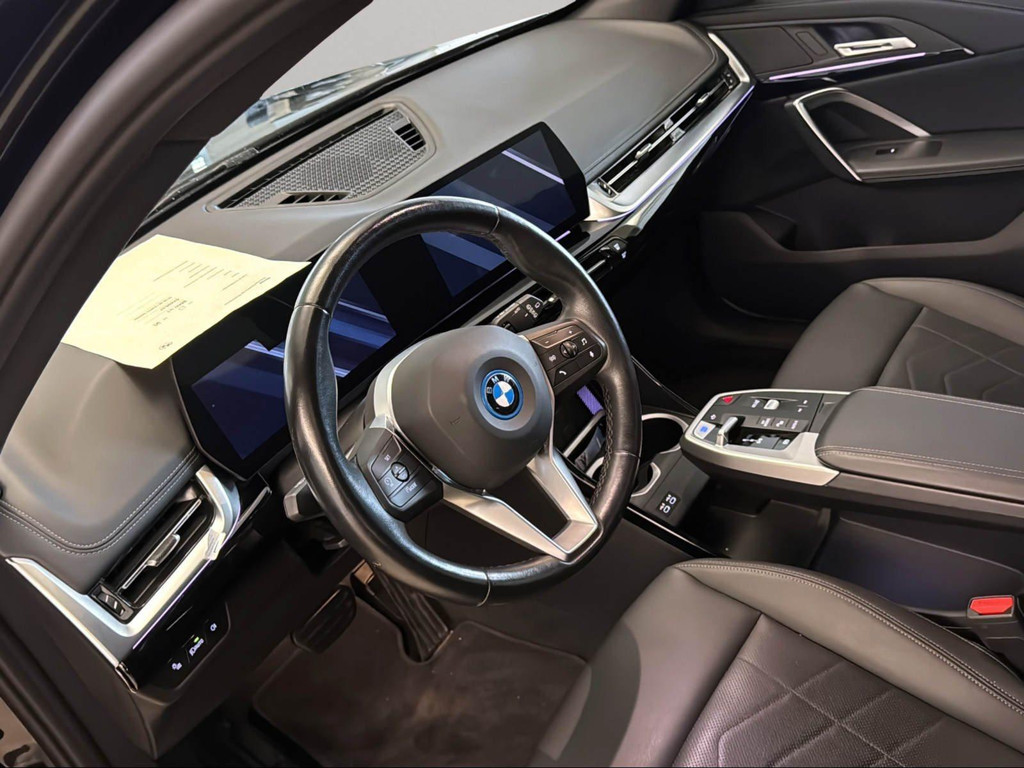BMW iX1