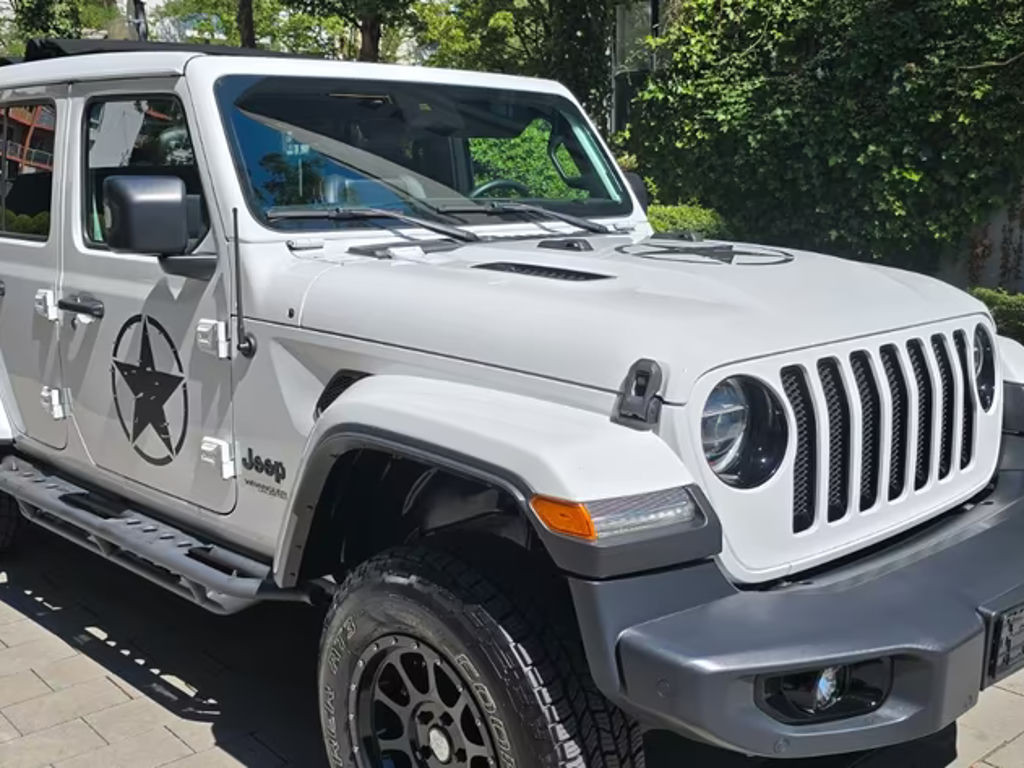 Jeep Wrangler Sahara
