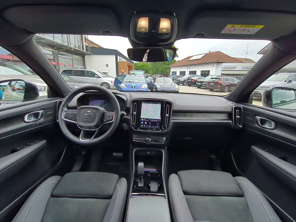 Volvo EX40