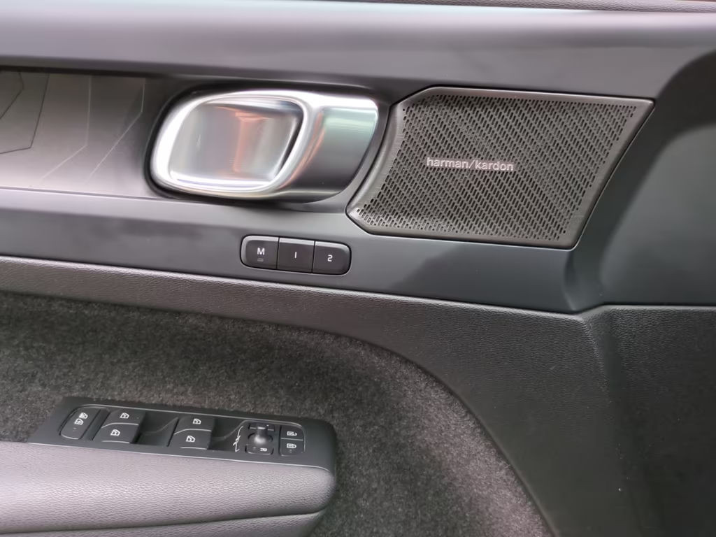 Volvo EX40