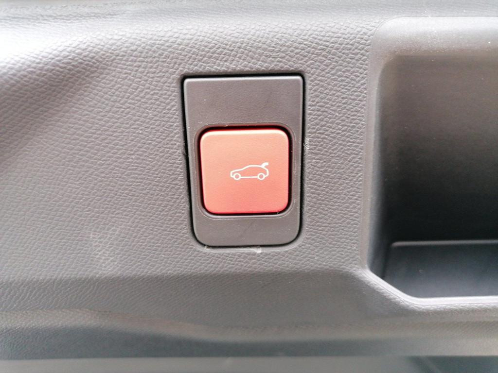 Peugeot E-5008