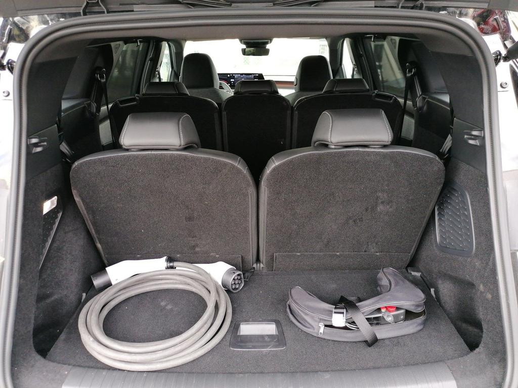 Peugeot E-5008