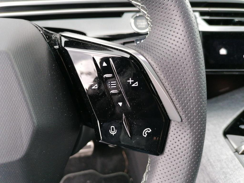 Peugeot E-5008