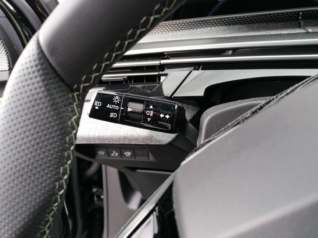 Peugeot E-5008
