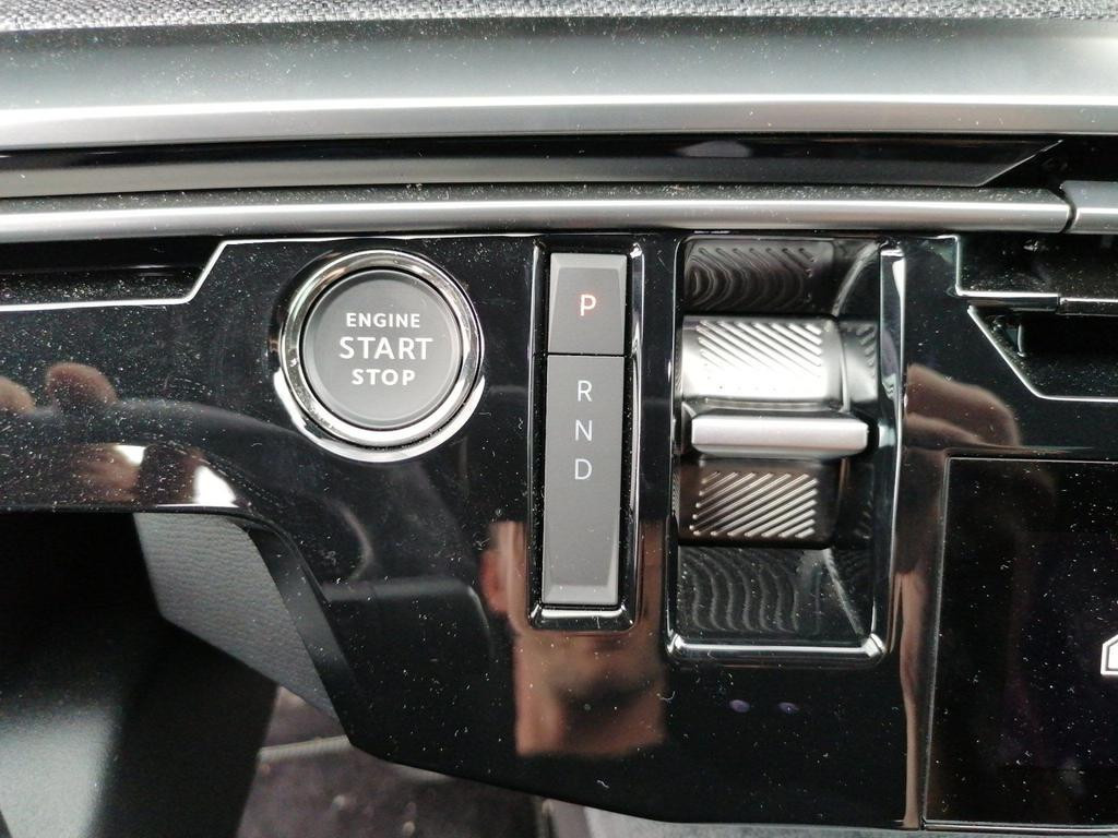 Peugeot E-5008