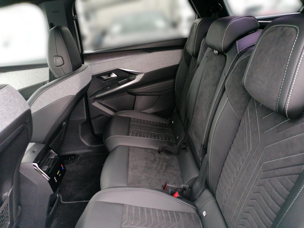 Peugeot E-5008
