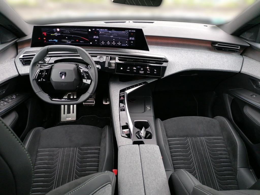Peugeot E-5008