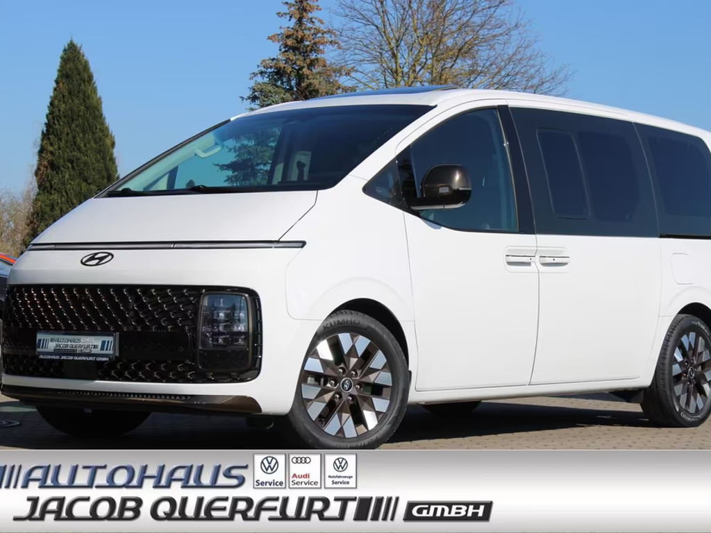 Hyundai Staria Signature
