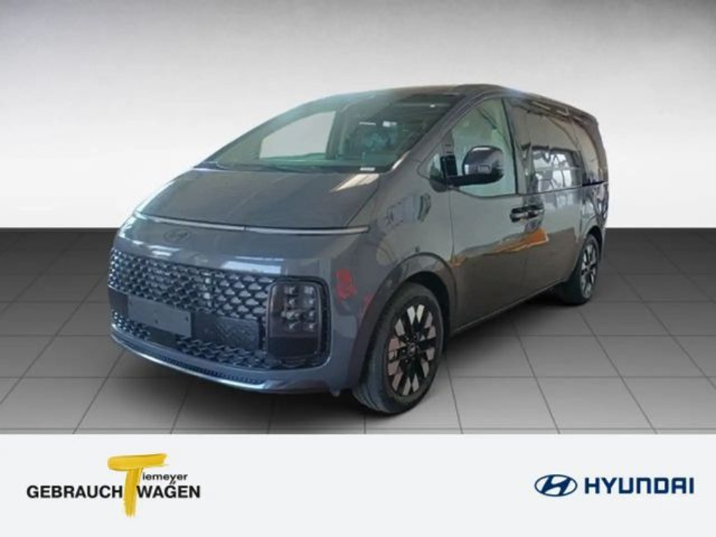 Hyundai Staria Signature