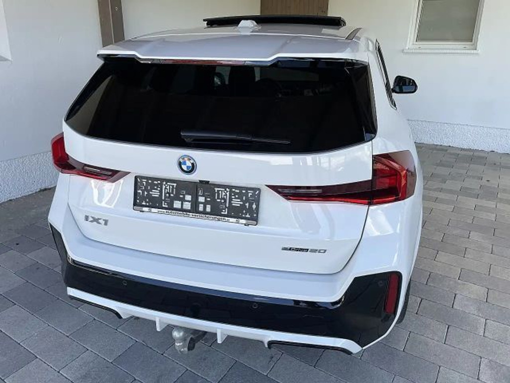BMW iX1