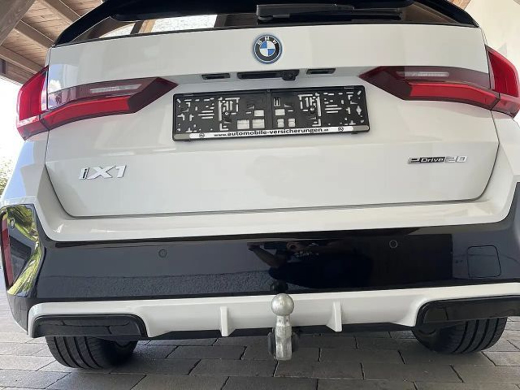 BMW iX1