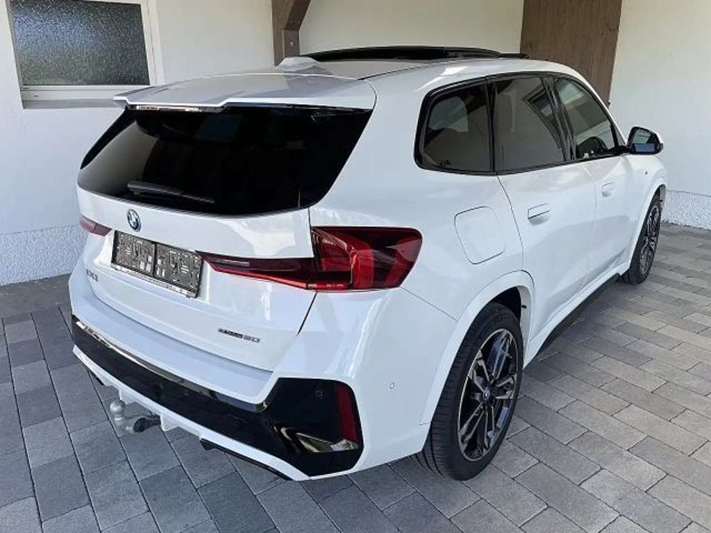 BMW iX1