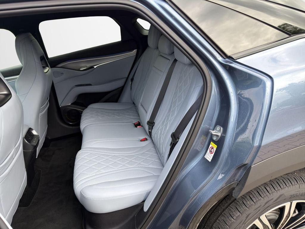 BYD Sealion 7