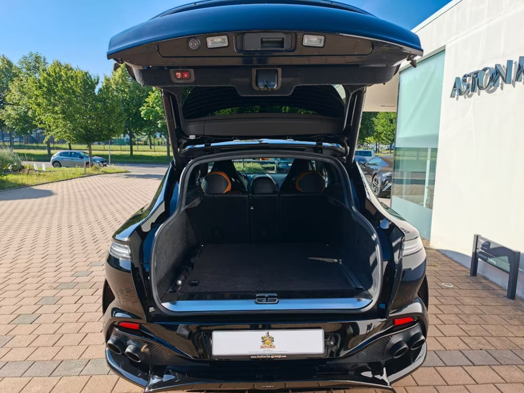 Aston Martin DBX