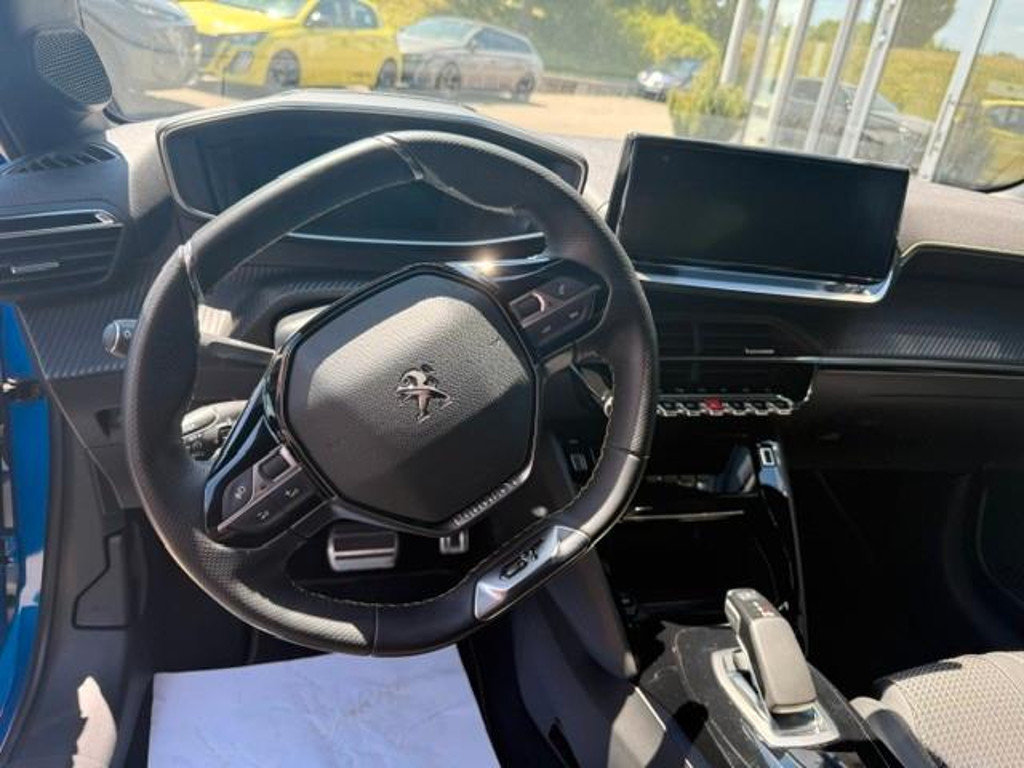 Peugeot e-208